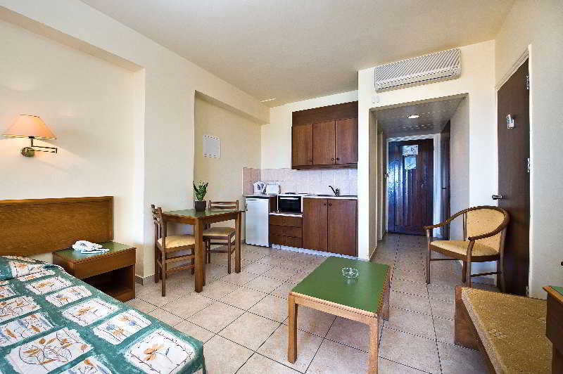 Ramada Hotel & Suites By Wyndham Ajía Nápa Eksteriør bilde