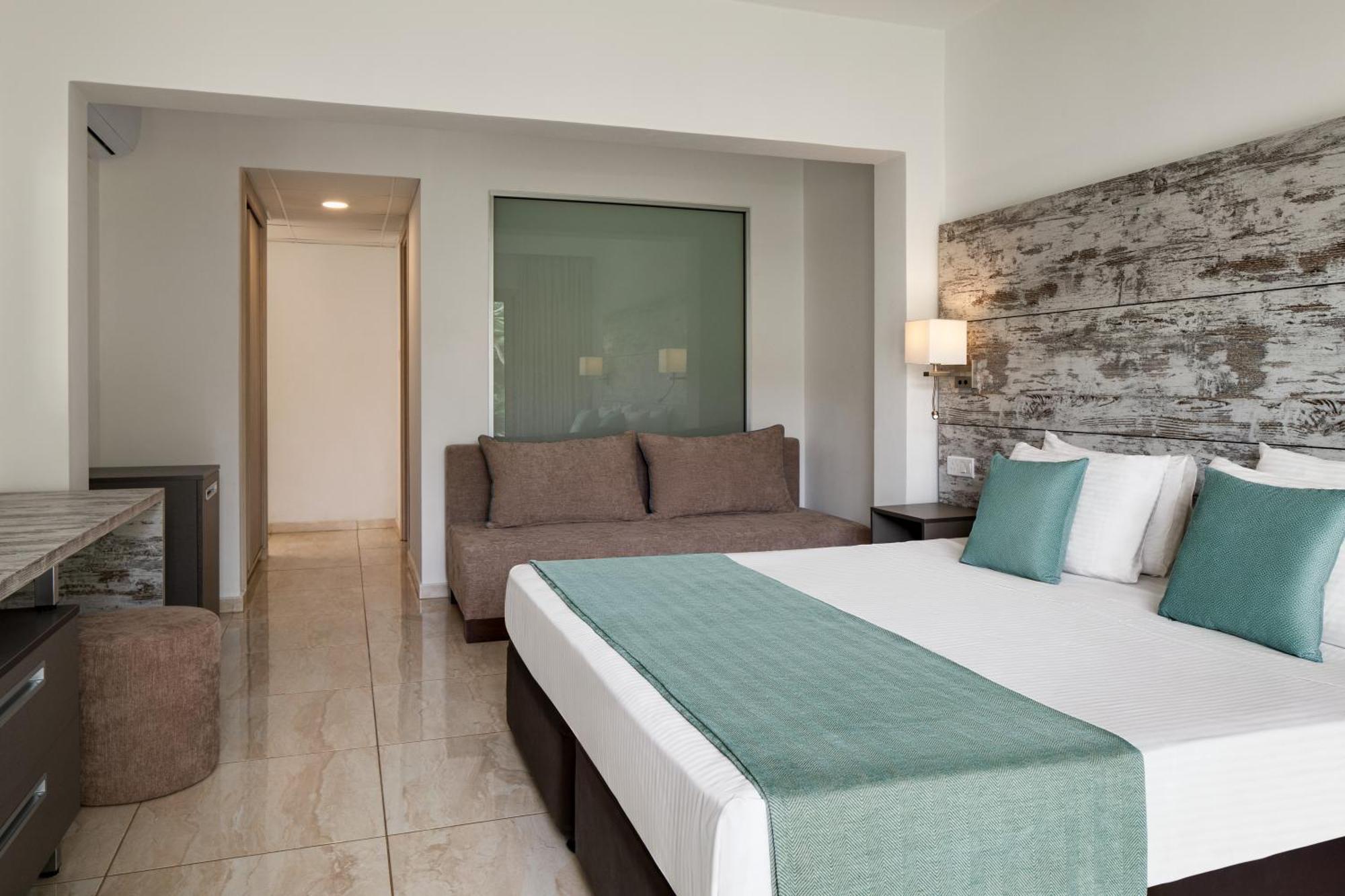 Ramada Hotel & Suites By Wyndham Ajía Nápa Eksteriør bilde