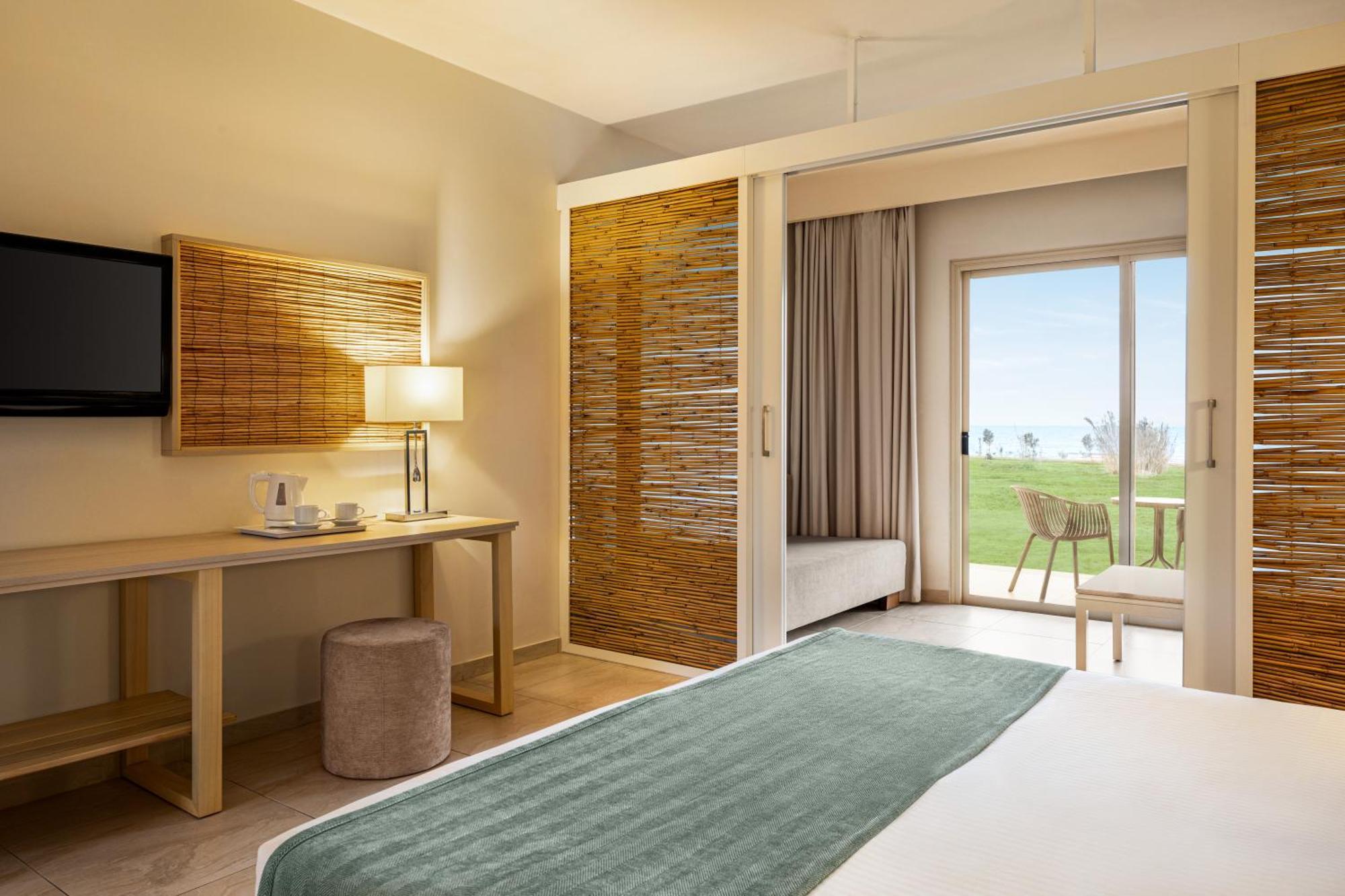 Ramada Hotel & Suites By Wyndham Ajía Nápa Eksteriør bilde