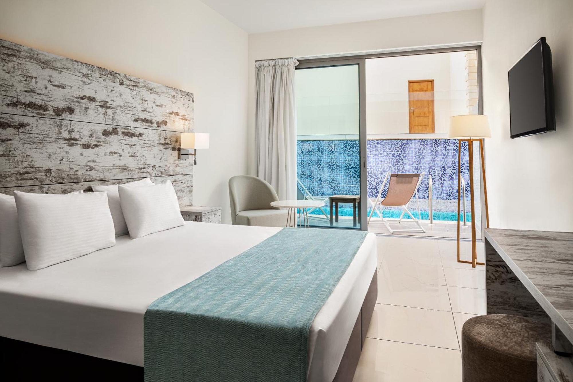 Ramada Hotel & Suites By Wyndham Ajía Nápa Eksteriør bilde