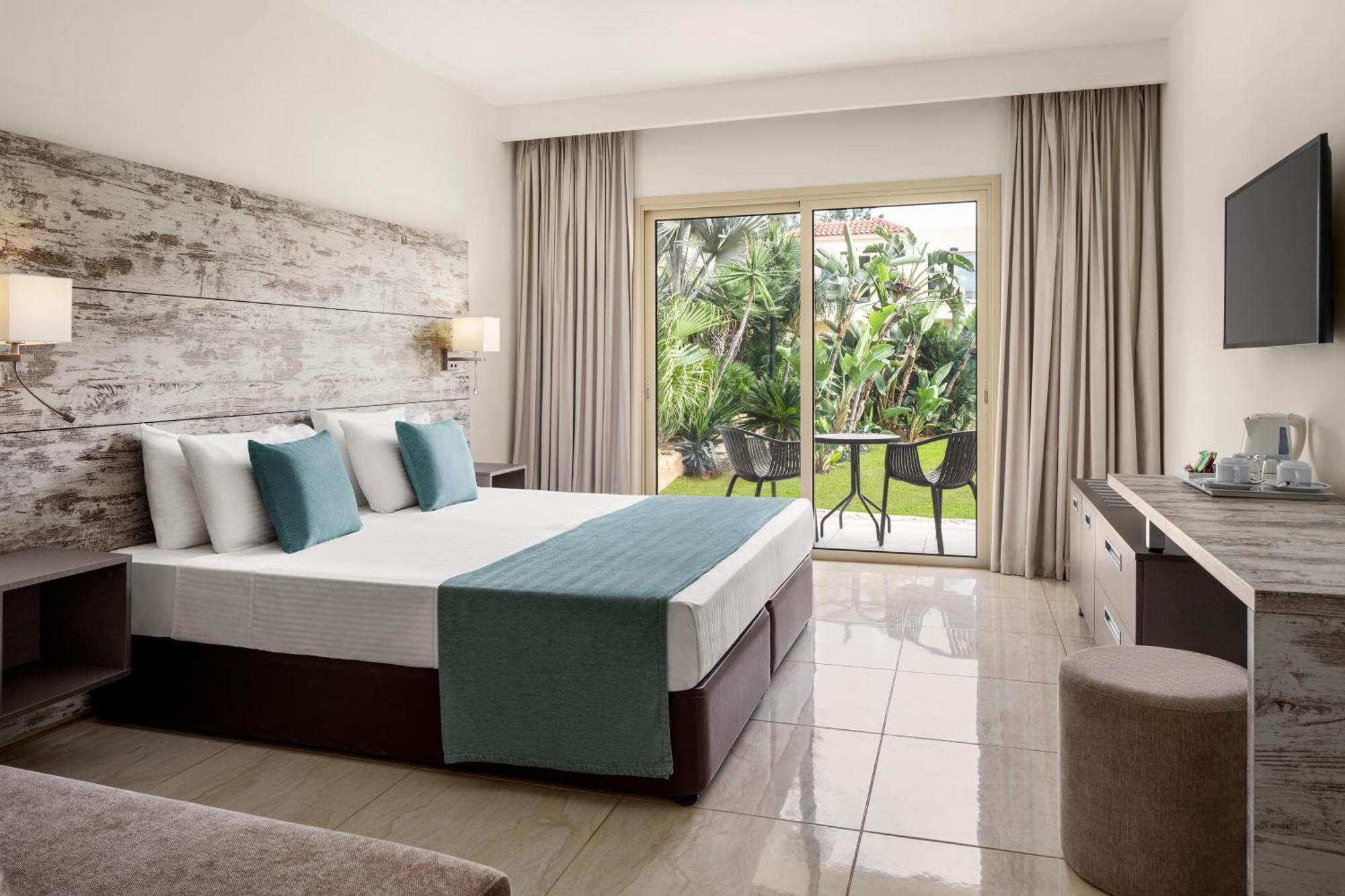 Ramada Hotel & Suites By Wyndham Ajía Nápa Eksteriør bilde