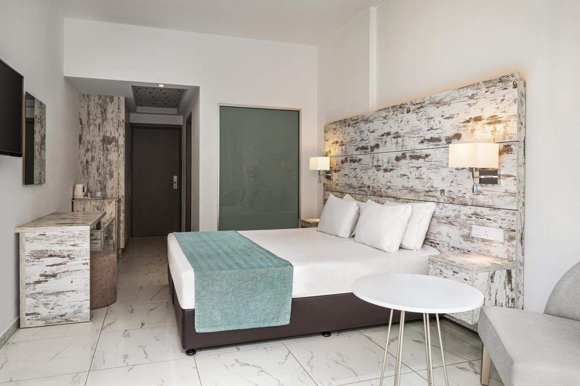 Ramada Hotel & Suites By Wyndham Ajía Nápa Eksteriør bilde